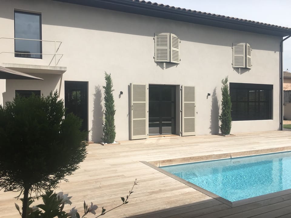 Rénovation d'une maison avec piscine
